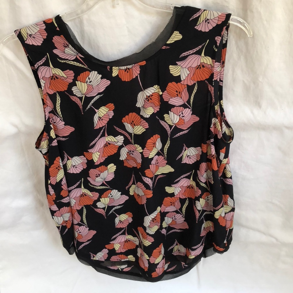 Sleeveless shirt